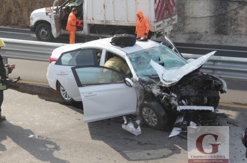 Muere un hombre tras chocar contra un tráiler descompuesto en la Apizaco-Tlaxcala