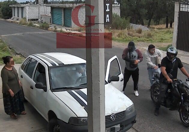 Imparable inseguridad en Tetla: Sujetos armados asaltan comercio y a transeúnte