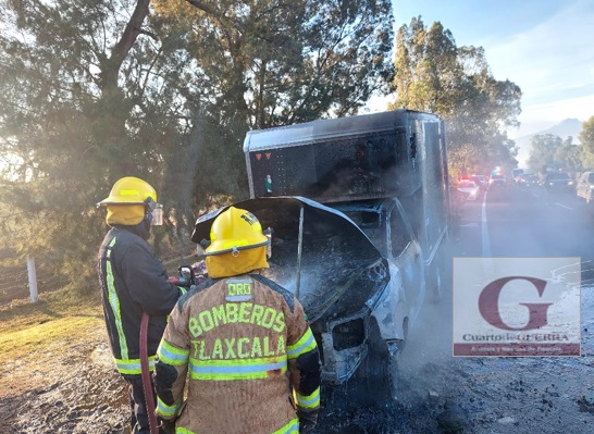 Se incendia camioneta en Yauhquemehcan; sólo hubo daños materiales