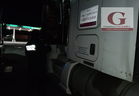 Con lujo de violencia,  despojan a trailero de sus pertenencias, en Calpulalpan