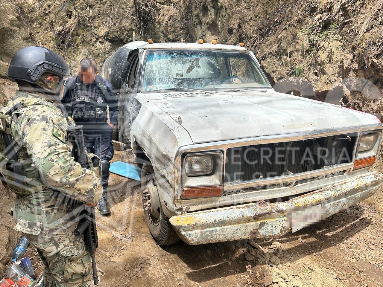 En acciones contra el trasiego ilegal de hidrocarburo, SSC y la Marina aseguran camioneta en Ixtacuixtla