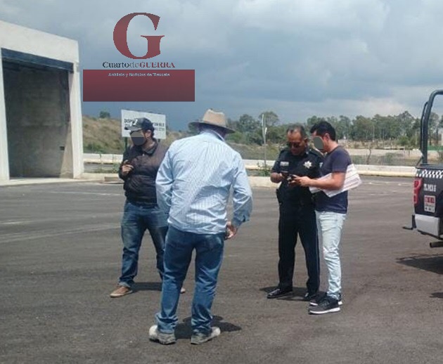Frente a Galerías Tlaxcala, trío de asaltantes amaga a trabajadores de la construcción y se lleva herramientas