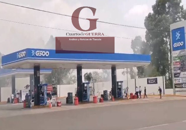 ¡Se van sin pagar! Tripulantes de camioneta cargan 2 mil pesos de gasolina y huyen, en Huamantla