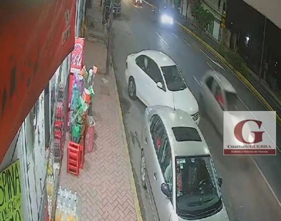 Despojan violentamente de su vehículo a familia, en Tlaltelulco