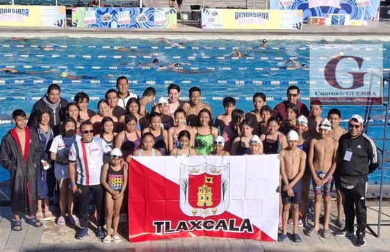Acuden nadadores a competir en la Gimnasiada 2024, en Puebla