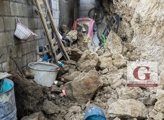 Desgaje de talud de tierra pudo terminar en tragedia en Totolac