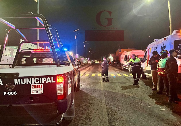Se pasan de copas y terminan impactando contra camión de carga en la Apizaco-Tlaxcala