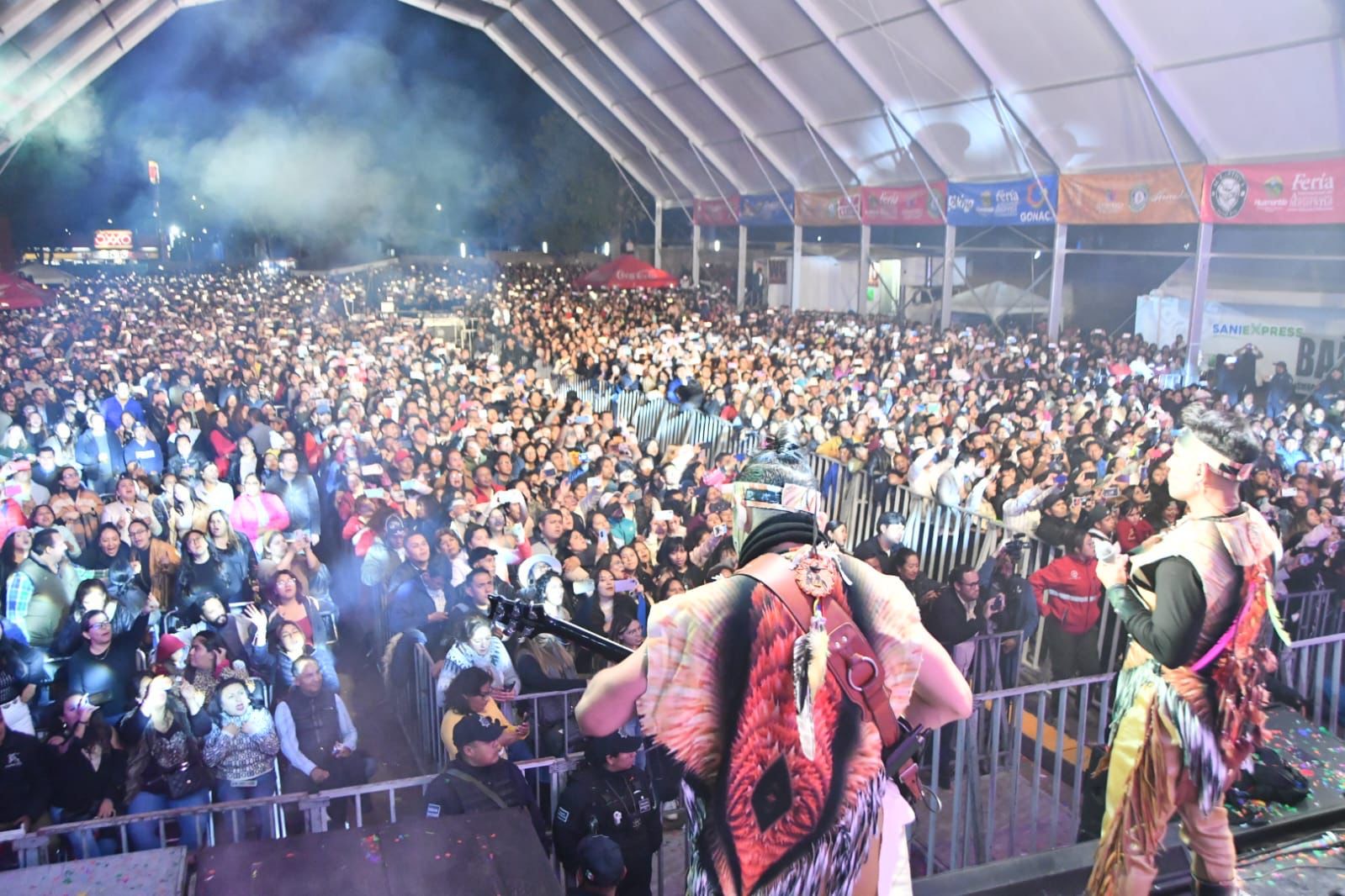 Arrancan en total seguridad y fiesta las presentaciones del foro del artista en Huamantla