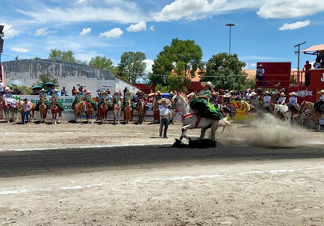 Emoción y tradición en la Feria de Escaramuzas en el Lienzo Charro de Huamantla