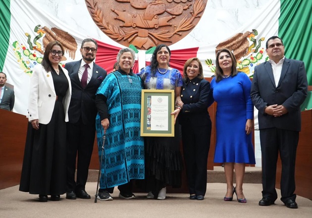 Entrega Congreso de Tlaxcala reconocimiento a Alejandra Frausto Guerrero