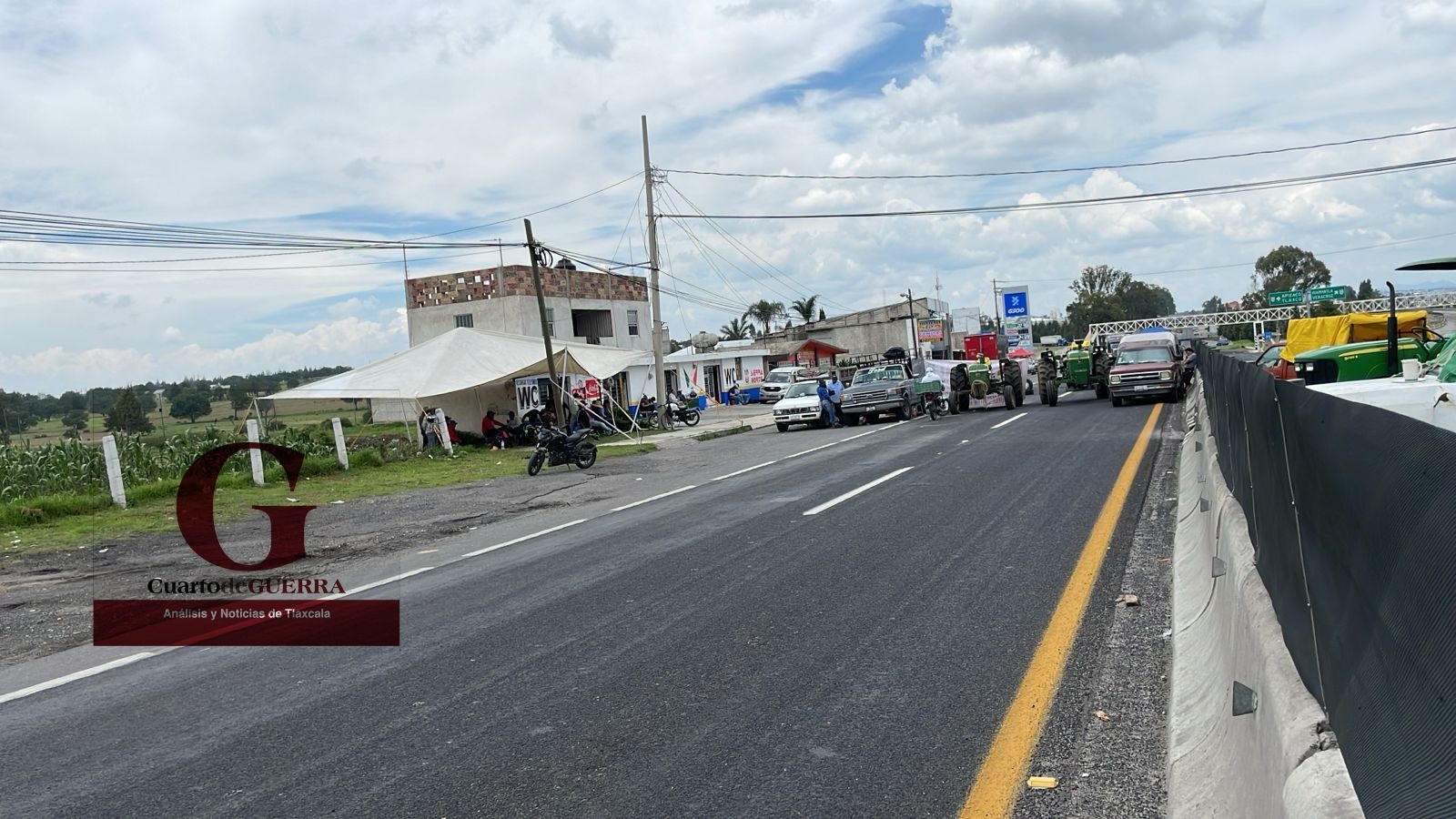 Ejidatarios liberan tránsito vehicular de manera intermitente tras 48 h de bloqueo carretero