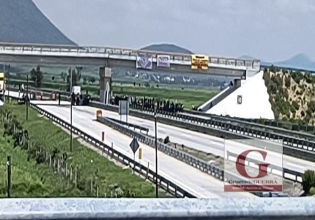 Campesinos bloquean Arco Norte
