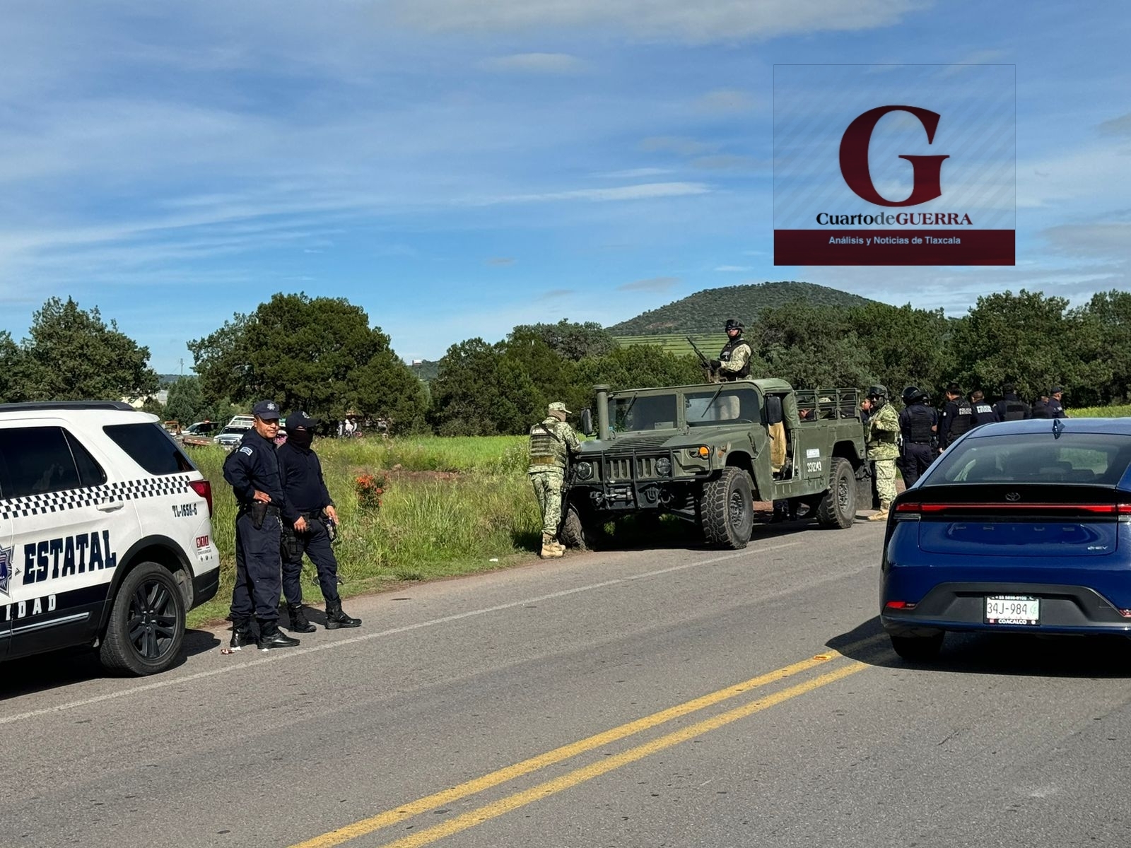 Evitan autoridades linchamiento en Tlaxco; pobladores queman camioneta