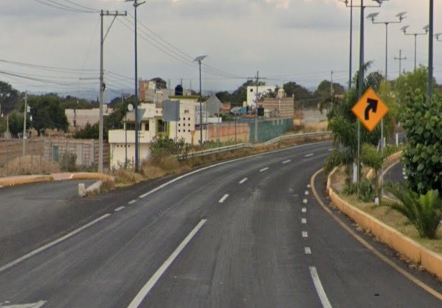 Roban camioneta y dinero con violencia en rectificadora, en San Marcos, Papalotla