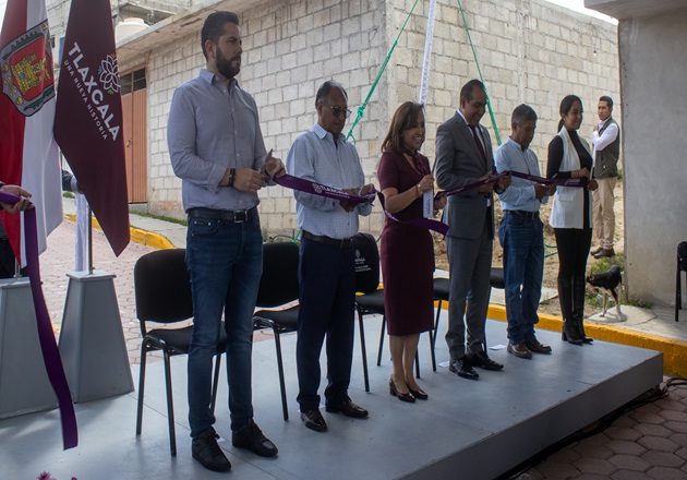 Entregan gobernadora Lorena Cuéllar y alcalde Sergio Avendaño obra de pavimentación en Tocatlán