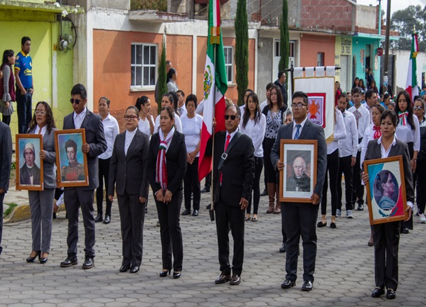 En Tocatlán, encabeza alcalde Sergio Avendaño desfile por aniversario del inicio de la Independencia de México