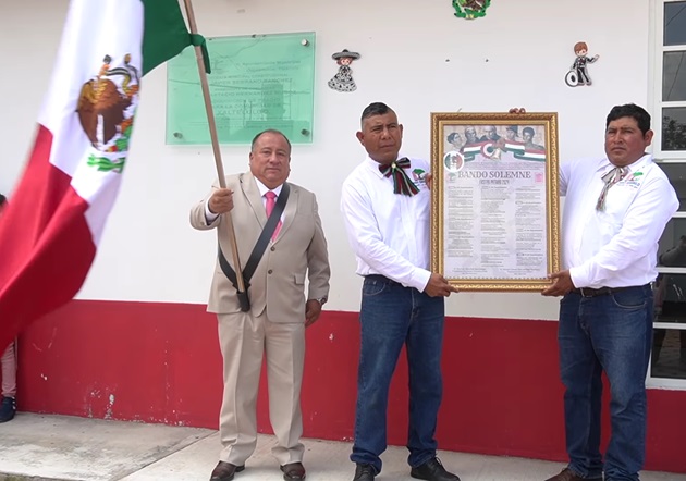 Realiza el Ayuntamiento de Cuaxomulco colocación de bandos solemnes por fiestas patrias