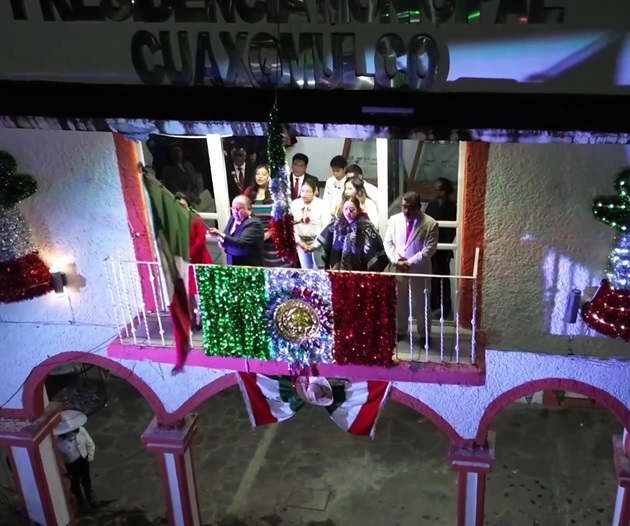 Cuaxomulco celebra el Grito de Independencia; vitorea alcalde Román Montiel a héroes que nos dieron patria