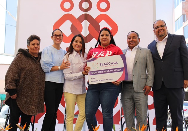 Preside Javier Rivera Bonilla entrega de tarjetas de Bienestar para tu Salud en Apizaco