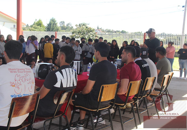Alumnos de la Técnica No. 40 'Siglo Veintiuno' reciben visita inspiradora del Club de Futbol Coyotes de Tlaxcala