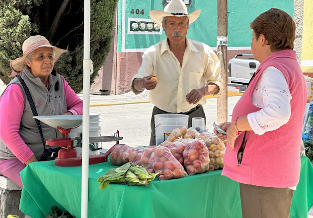 En apoyo a la economía local invita gobierno de Huamantla al Tianguis Agropecuario