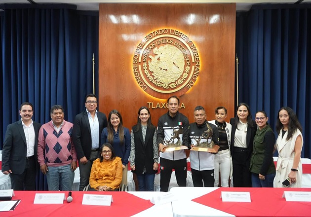 Entrega diputada Madai Pérez reconocimiento a Leonardo Pérez, atleta paralímpico tlaxcalteca