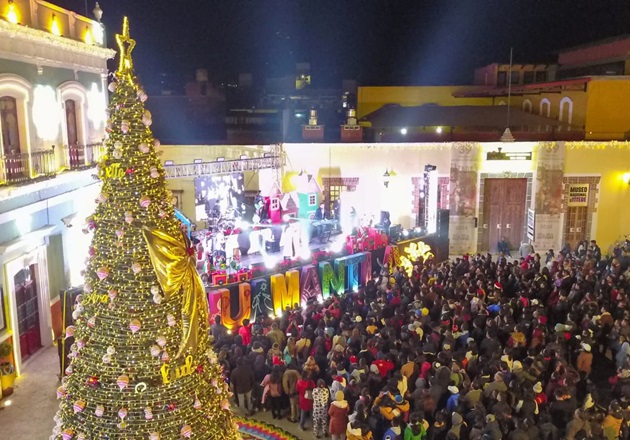 En una noche de alegría y música, inaugura el presidente de Huamantla Salvador Santos Cedillo la Aldea Mágica 2024