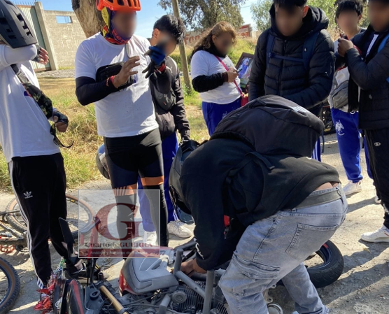 Conato de incendio en motocicleta de peregrino de Nativitas en carretera Texmelucan-México deja daños materiales