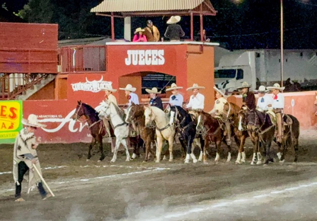 Tradición y solidaridad sellaron la Charreada Navideña de la Aldea Mágica 2024 en Huamantla