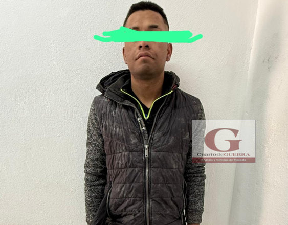 Detienen a dos hombres por robo de motocicleta y celular en Tetla de la Solidaridad