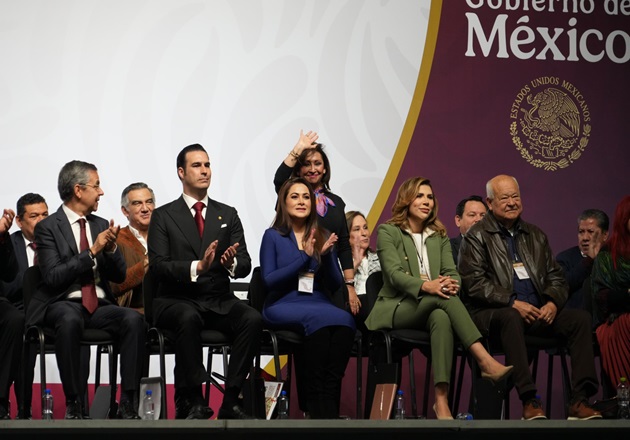 Acuden gobernadora y alcaldes de Tlaxcala a encuentro con Presidenta Sheinbaum