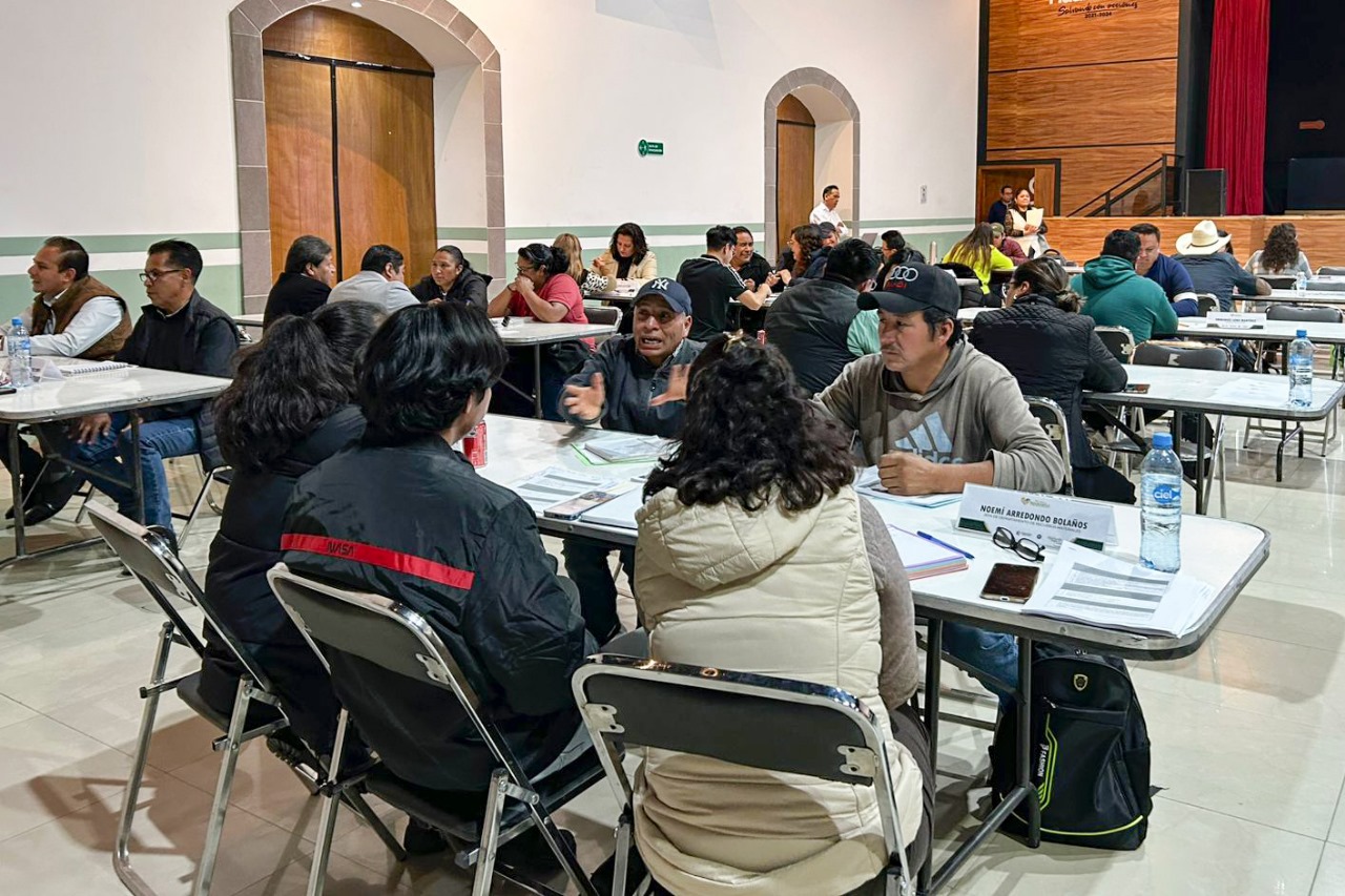 Dialogan áreas del Ayuntamiento de Huamantla y presidentes de comunidad