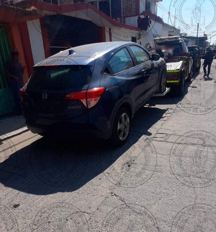En cateo realizado en Panotla, la FGJE recupera tres camionetas con reporte de robo