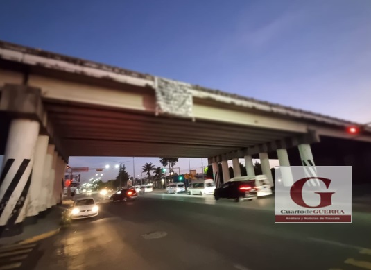 Retiran manta con mensaje amenazante en puente del Periférico,  en Tlaxcala