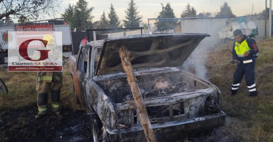 Camioneta se incendia en Panotla