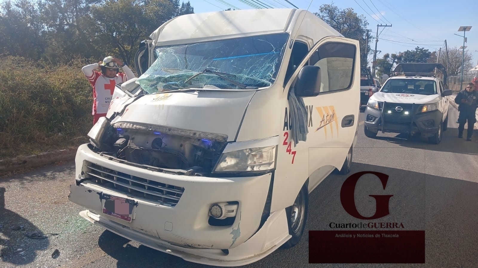Choque a camioneta de ATAH deja una pasajera lesionada, en Yauhquemehcan