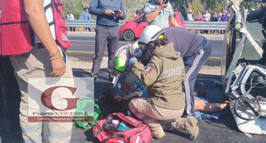 Accidente de tráiler en Panotla deja un herido y cuantiosas pérdidas materiales