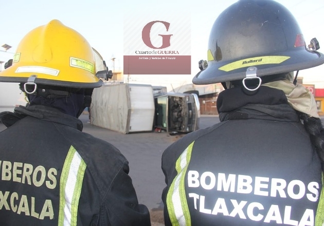Accidente en Chiautempan: Camioneta volcó en Vía Corta