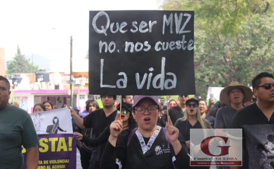 Médicos veterinarios de Tlaxcala marchan para exigir justicia y respeto a su profesión