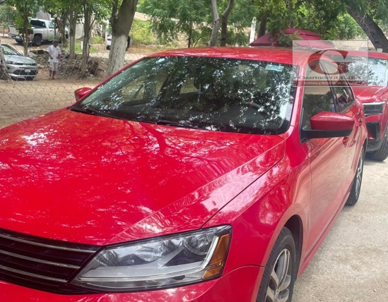Roban violentamente vehículo en Acuamanala