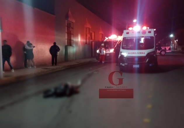Muere motociclista tras ser atropellado en Calpulalpan; su acompañante resultó herida