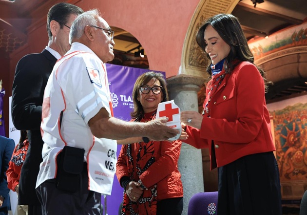 Arranca colecta anual de la Cruz Roja en Tlaxcala; gobernadora entrega ambulancia
