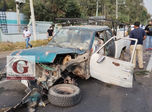 Aparatoso choque múltiple en autopista Tlaxcala-Texmelucan, a la altura de Panotla, deja tres lesionados