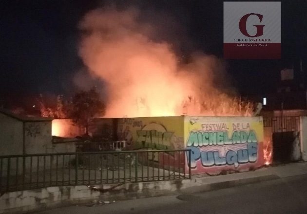 Arde predio donde se ubicaron restos humanos en Apizaco