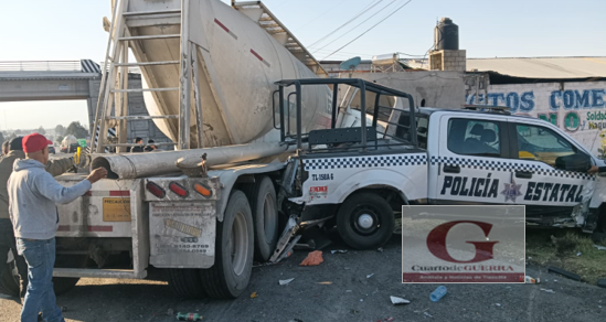 Accidente en Yauhquemehcan: Tráiler impacta patrulla de la Policía Estatal
