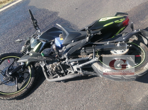 Esposos sufren accidente y muere el hombre al chocar su motocicleta contra pipa de gas, en Cuapiaxtla