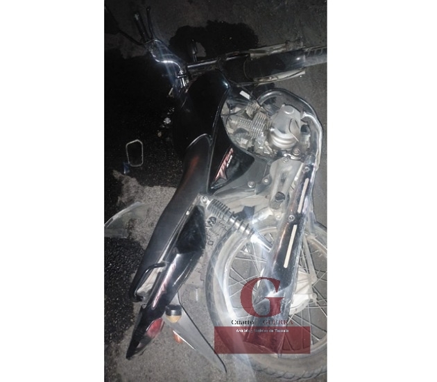 Tres personas a bordo de una motocicleta resultan lesionadas en accidente en Tepetitla