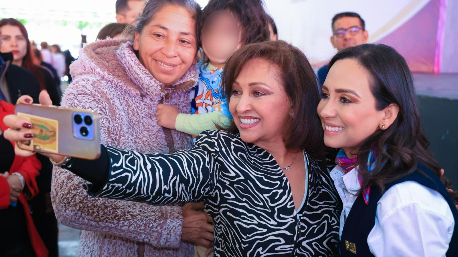 Encabezan gobernadora y SEDIF entrega de becas para la educación inicial y preescolar
