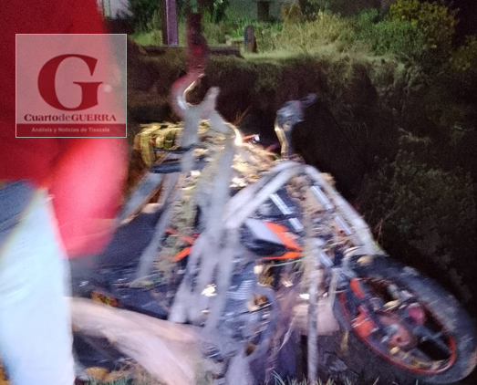 Tragedia en la México-Veracruz: Motocicleta cae a barranco y deja a un menor muerto y dos heridos