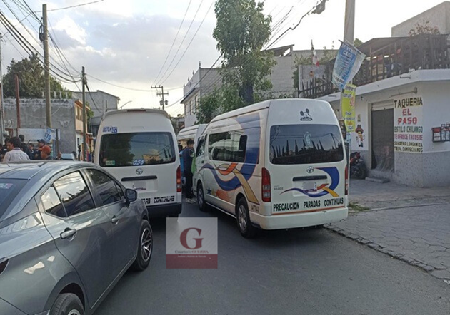 Conflicto entre transportistas provoca caos vial en Tizatlán, Tlaxcala